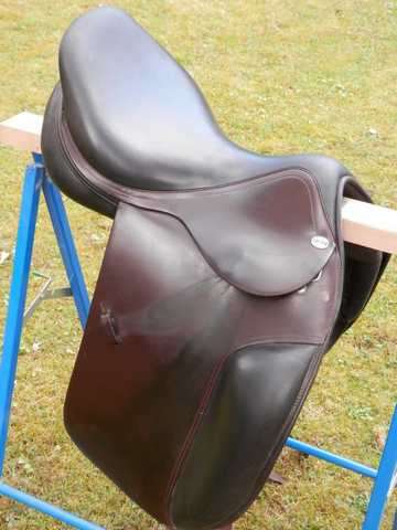 Cobra Sattel Dressur!